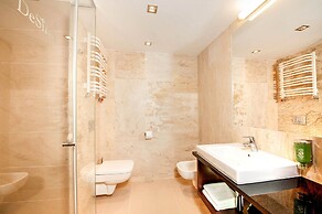DeSilva Premium Opole