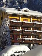 ALBERGO ALPENROSE Ski&Bike Mountain Hotel