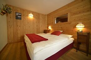 ALBERGO ALPENROSE Ski&Bike Mountain Hotel