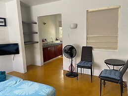 Dive Hut - Boutique Apartments