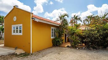 Dive Hut - Boutique Apartments