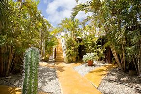 Dive Hut - Boutique Apartments