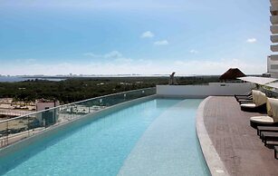 Suites Malecon Cancun