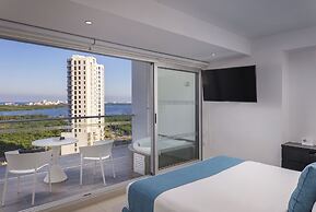 Suites Malecon Cancun