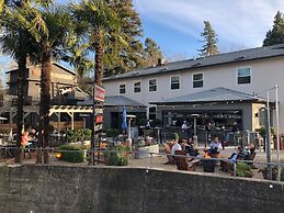 Calistoga Inn Restaurant and Brewery