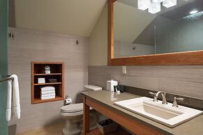 Gallatin River Lodge