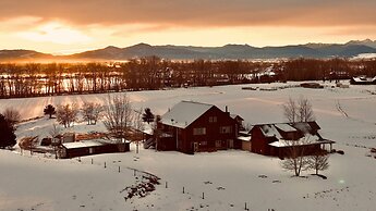 Gallatin River Lodge