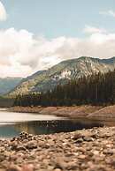 Gallatin River Lodge