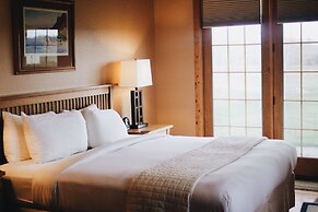 Gallatin River Lodge