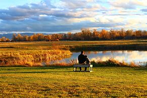 Gallatin River Lodge