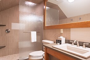 Gallatin River Lodge