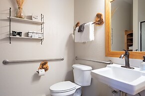 Gallatin River Lodge