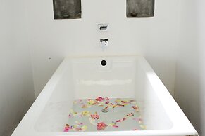 Chez Moi Suite and Spa