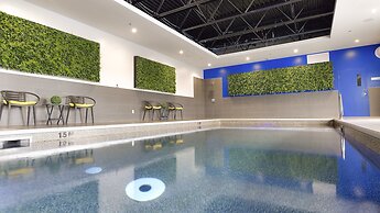 Holiday Inn Express & Suites Vaudreuil, an IHG Hotel