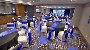 Holiday Inn Express & Suites Vaudreuil by IHG