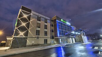 Holiday Inn Express & Suites Vaudreuil by IHG