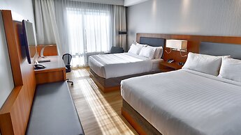 Holiday Inn Express & Suites Vaudreuil by IHG