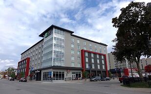 Holiday Inn Express & Suites Oshawa Downtown - Toronto Area, an IHG Ho