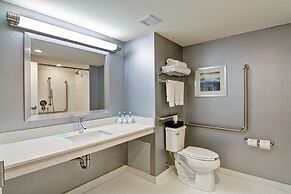 Holiday Inn Express & Suites Oshawa Downtown - Toronto Area, an IHG Ho