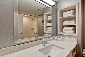 Holiday Inn Express & Suites Oshawa Downtown - Toronto Area by IHG