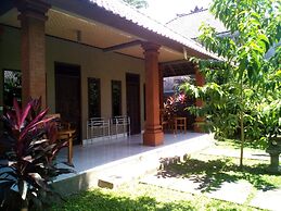 Suka Sari Cottages