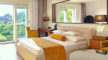 Refresh Boutique Apartments