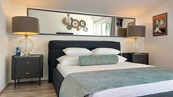 Refresh Boutique Apartments