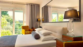 Refresh Boutique Apartments