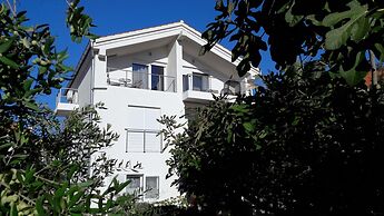 Refresh Boutique Apartments