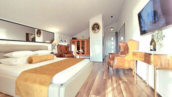 Refresh Boutique Apartments