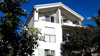 Refresh Boutique Apartments