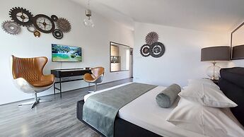 Refresh Boutique Apartments