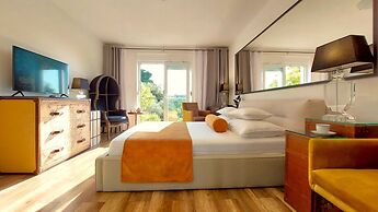 Refresh Boutique Apartments