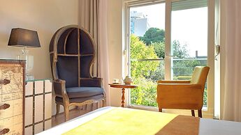 Refresh Boutique Apartments