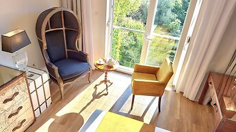 Refresh Boutique Apartments