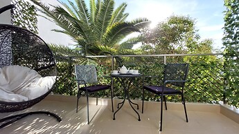 Refresh Boutique Apartments