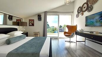 Refresh Boutique Apartments