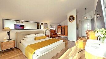 Refresh Boutique Apartments