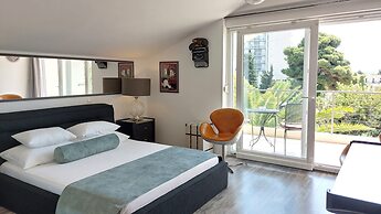 Refresh Boutique Apartments