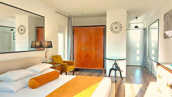 Refresh Boutique Apartments