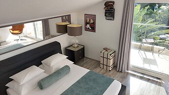 Refresh Boutique Apartments