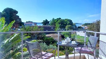 Refresh Boutique Apartments