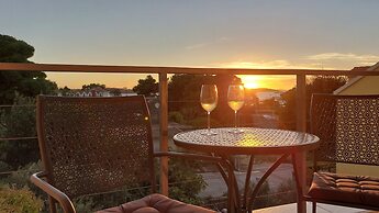 Refresh Boutique Apartments