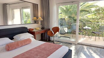 Refresh Boutique Apartments