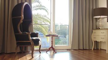 Refresh Boutique Apartments