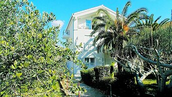 Refresh Boutique Apartments