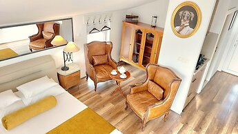 Refresh Boutique Apartments