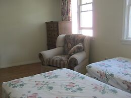 Kelowna Okanagan Lake Hostel