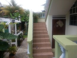 The Nixon's Bay Side Mangrove Inn