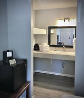 Empire Lakeshore Inn